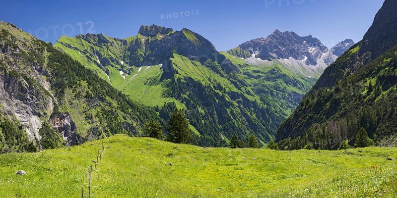 Schneck, 2268m, Himmelhorn, 2111m, with the Rädlergrat, Daumengruppe and Großer Wilder, 2379m, Hochvogelgruppe and Rosszahngruppe, Allgäu Alps, Allgäu, Bavaria, Germany, Europe