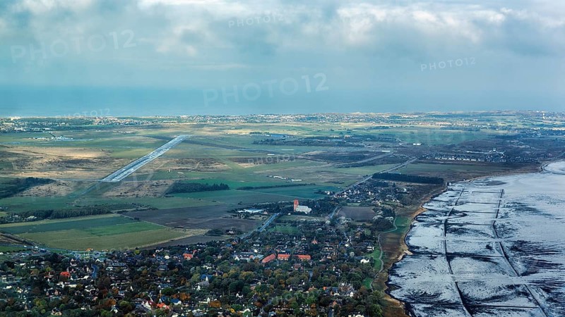 View of the village of Keitum and the runway, Sylt Airport, aerial view, Schleswig-Holstein, Germany, Europe