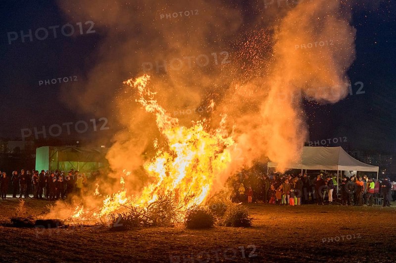Dunning fire at a rally of farmers and farmers because of the federal government's plans to cut subsidies, Christmas trees, Ostfildern-Plieningen, Baden-Württemberg, Germany, Europe