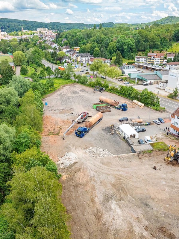 Large-scale aerial view of a construction site with machines, surrounded by trees and buildings, demolition site, recycling, Saarbrücken, Germany, Europe