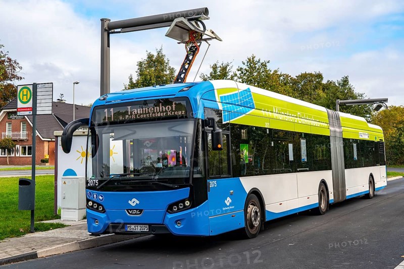 Electric bus from Stadtwerke Münster, at a fast charging station, bus stop, Dieckmannstrasse bus turnaround in Münster Gievenbeck, 16 electric buses are currently running on green electricity in Münster, North Rhine-Westphalia, Germany, Europe
