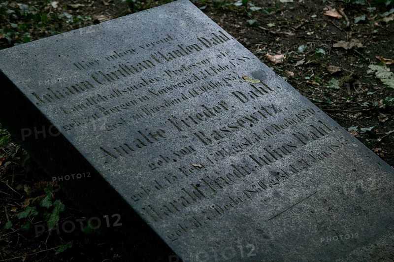 The Elias Cemetery in Dresden is considered the city's most culturally and historically significant cemetery. The burial site in the Pirnaische Vorstadt, which has been closed since 1876 for traffic and security reasons, has been a listed building since 1924.grave Chistian Clausen Dahl romantic landscape painter