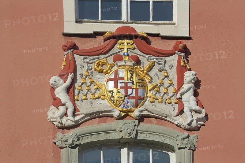 Coat of arms at the entrance to the Galerie Bodenseekreis building, keystone, Schlossplatz, Meersburg, Obersee, Lake Constance, Lake Constance region, Baden-Württemberg, Germany, Europe