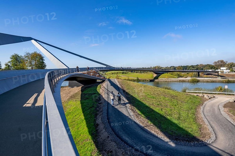 New bridge over the Rhine-Herne Canal and the Emscher, leap over the Emscher, bicycle and pedestrian bridge, 412 metres long, at the so-called Emscherland, Castrop-Rauxel water cross, North Rhine-Westphalia, Germany, Europe