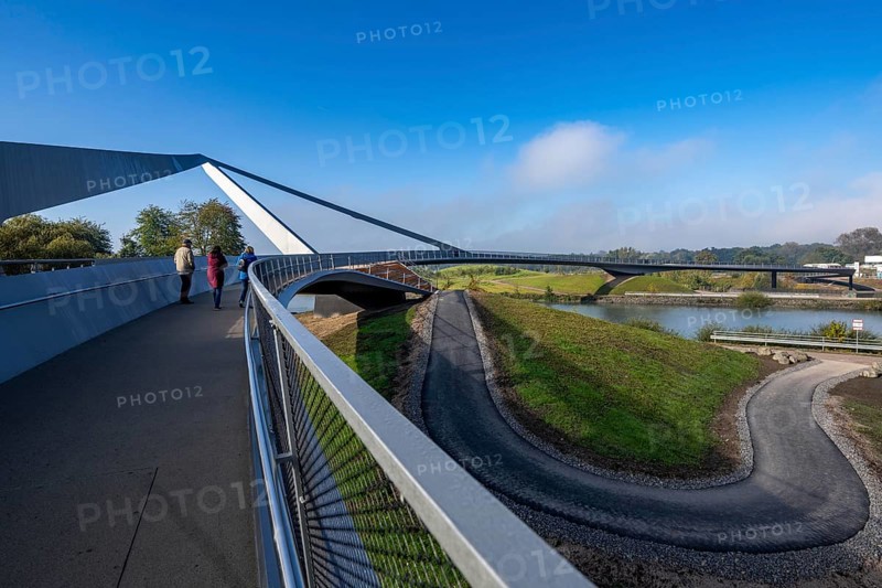 New bridge over the Rhine-Herne Canal and the Emscher, leap over the Emscher, bicycle and pedestrian bridge, 412 metres long, at the so-called Emscherland, Castrop-Rauxel water cross, North Rhine-Westphalia, Germany, Europe