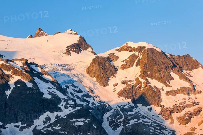 First light hits summit of Hinter Tierberg, Mittler Tierberg and Vorder Tierberg, with Steingletscher and Tierberglihütte in the canton of Bern, Switzerland, Europe