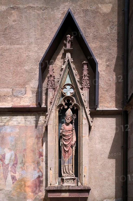 Sandstone sculpture, statue, late Gothic St Nicholas on the south wall, parish church, parish church of St Nicholas, Merano, Merano, South Tyrol, Autonomous Province of Bolzano, Italy, Europe