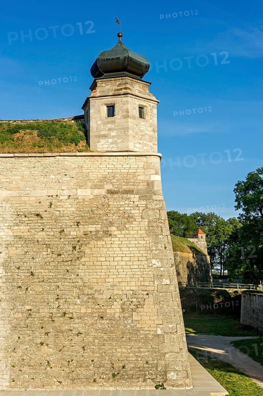 Guardhouse on fortress rampart, fortress wall with moat, bastion Hauptwache, behind bastion Jungfrau, fortress Wülzburg, Renaissance fortification, Weißenburg in Bavaria, Altmühltal, Middle Franconia, Franconia, Bavaria, Germany, Europe