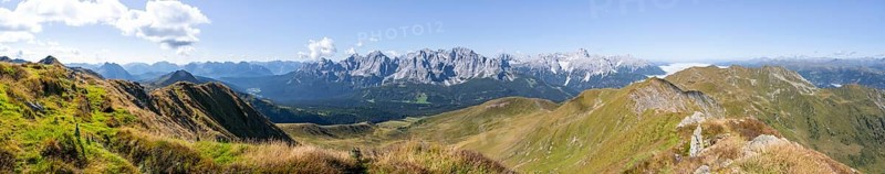 Alpine panorama, Carnic High Trail, view from the Carnic main ridge to the Sesto Dolomites, Carnic Alps, Carinthia, Austria, Europe