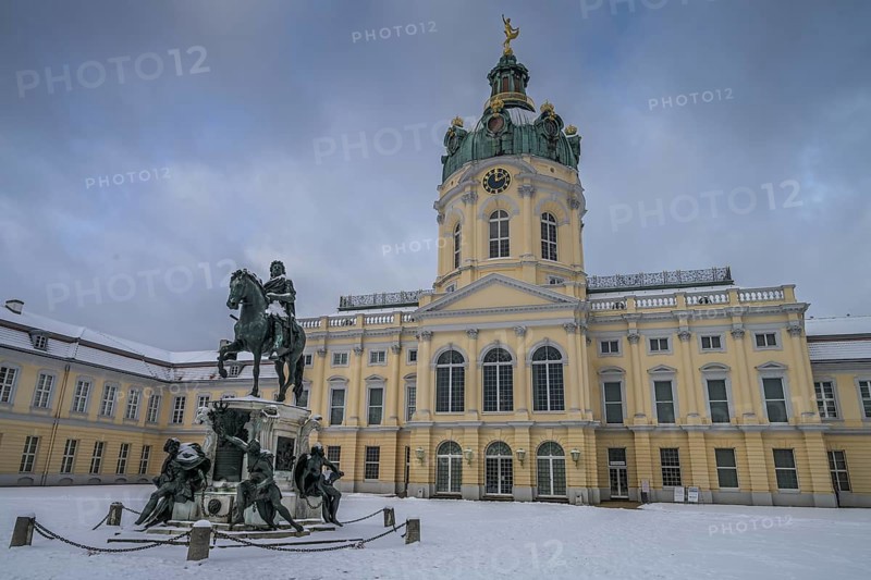 Winter, Palace Courtyard, Equestrian Monument to Frederick William the Great Elector, Charlottenburg Palace, Charlottenburg, Berlin, Germany, Europe