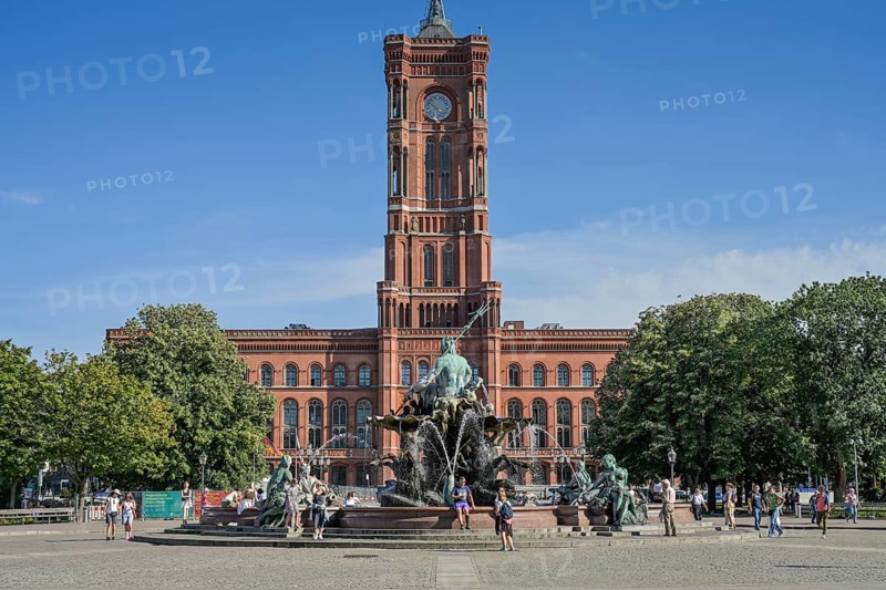 Rotes Rathaus, Neptunbrunnen, Rathausstraße, Mitte, Berlin, Germany, Europe