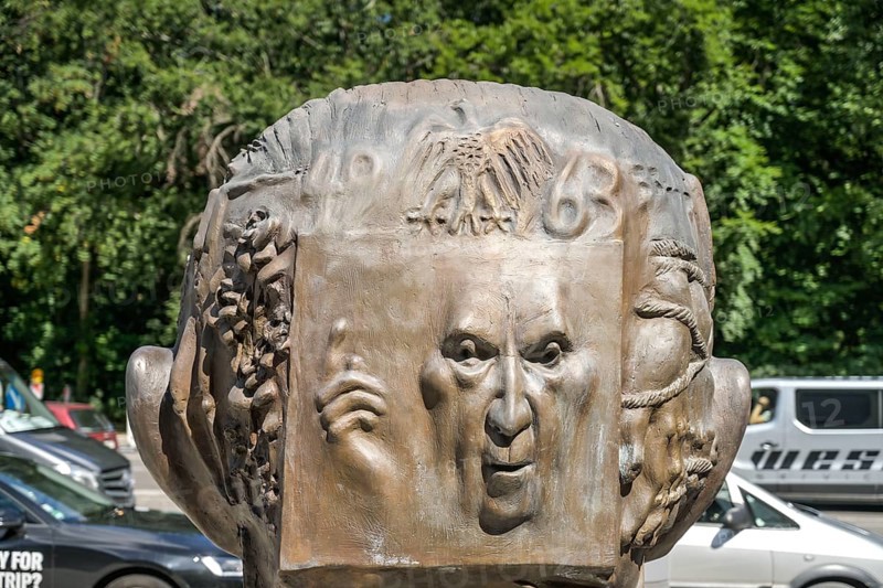Adenauer head sculpture by Hubertus von Pilgrim, Konrad-Adenauer-Stiftung, Tiergartenstraße, Tiergarten, Mitte, Berlin, Germany, Europe