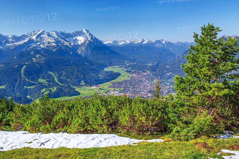 View from Wank 1780m to valley, village and Zugspitzgruppe 2962m, Garmisch-Partenkirchen, Loisachtal, Werdenfelser Land, Upper Bavaria, Bavaria, Germany, Europe