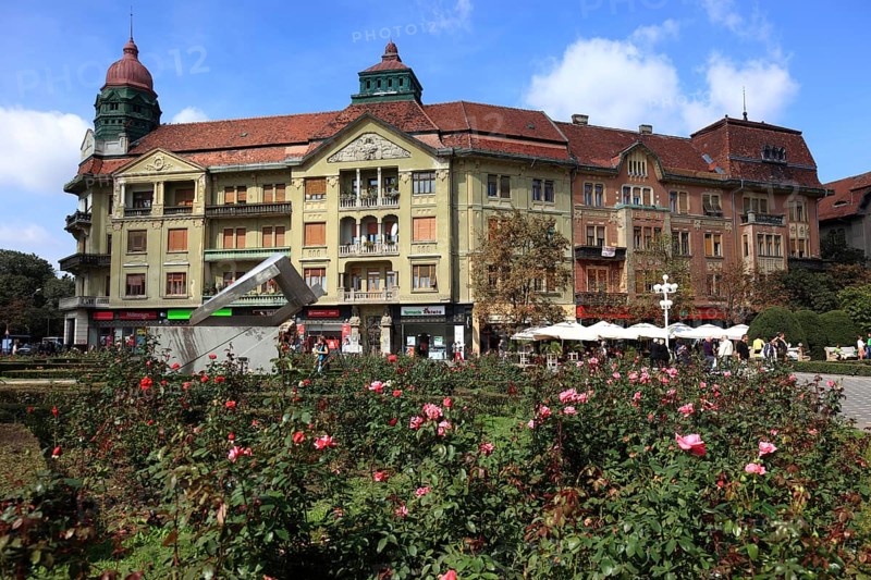 Romania, Banat, Timisoara, Timisoara, Old Town, houses on Piata Victorei, in front of the memorial commemorating the revolution of December 1989, Eroi Martiri ai Revolutiei Romane Din Decembrie 1989, Timisoara, Timisoara, Banat, Romania, Europe