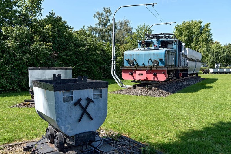 Vintage electric locomotive no. 3 from Krupp AEG with coal wagon, electric locomotive, built in 1957, wagons for transporting brown coal underground, mining, mine wagon with symbol of mallet and iron, open-air museum at Weckesheim railway station, Reichelsheim, Wetterau, Hesse, Germany, Europe