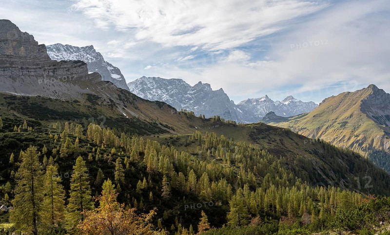 Mountain panorama with steep rocky peaks, yellow-coloured larches in autumn, hike to the summit of the Hahnkampl, Engtal, Karwendel, Tyrol, Austria, Europe