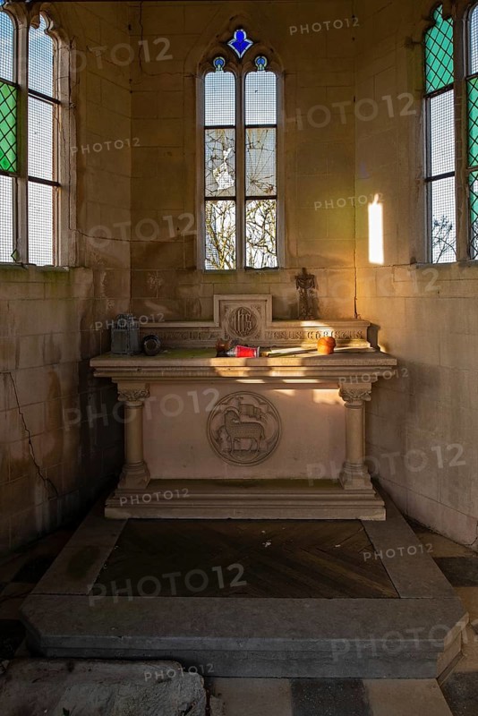 Vliegenierskapel, neglected WWI commemoration chapel for World War One aviator Paul de Goussencourt, crashed at Kaaskerke, Dixmude, Flanders, Belgium, Europe