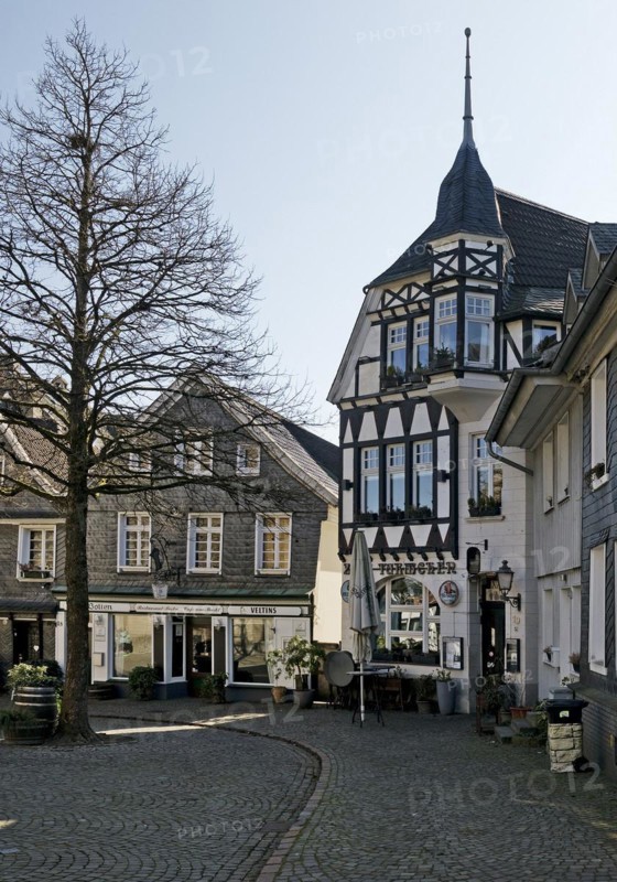 Church square with typical Bergisch houses, Historic Upper Town, Mettmann, Bergisches Land, North Rhine-Westphalia, Germany, Europe