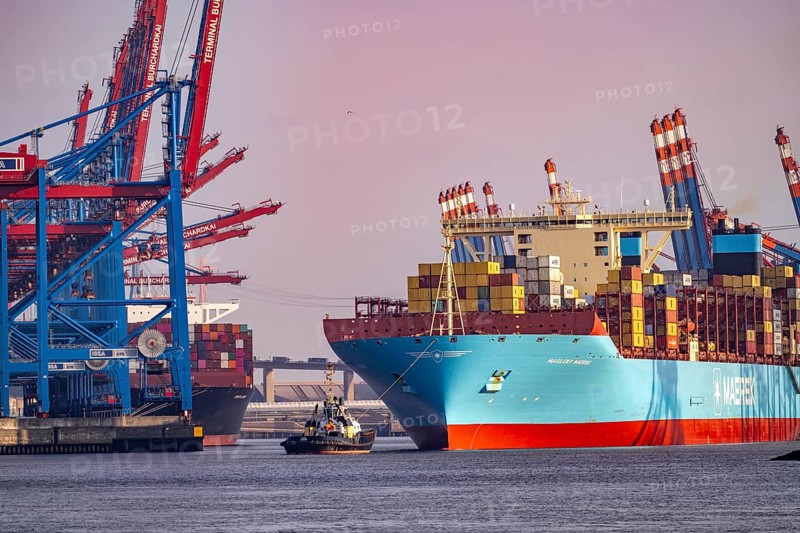 Magleby Maersk container freighter leaves Waltershof harbour after several days at EUROGATE Container Terminal, Hamburg, Germany, Europe