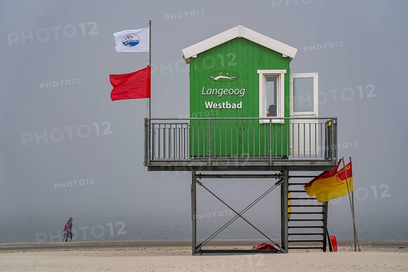 North Sea island of Langeoog, early summer, shortly after the first easing of the lockdown in the Corona crisis, foggy weather, still quite few tourists on the beach, DLRG watchtower, Lower Saxony, Germany, Europe
