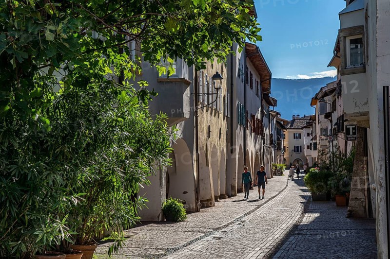 The town of Neumarkt, in the Adige Valley, in South Tyrol, arcades in the old town centre, in front of the shops and restaurants, Italy, Europe