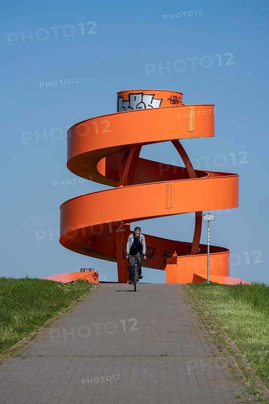 Halde Franz, Haldenzeichen, cycling in the Ruhr area, Halde Franz, Haldenzeichen, orange, snail shell-shaped observation tower, Hamm, North Rhine-Westphalia, Germany, Europe