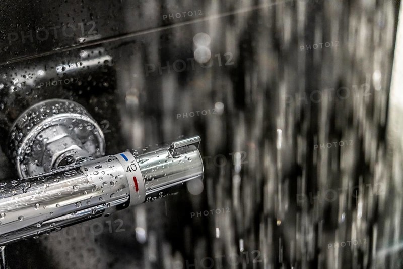 Shower, fitting, temperature control, temperature control of the shower water