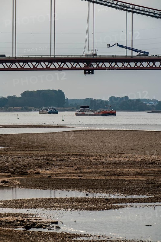 Rhine at Emmerich, extremely low water, Rhine level at 0 cm, falling trend, Rhine bridge B220, North Rhine-Westphalia, Germany, Europe