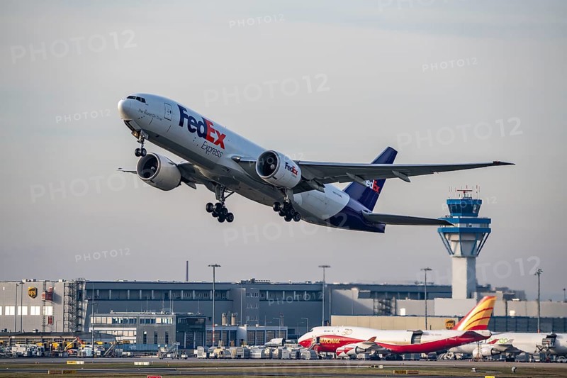 Cargo aircraft, at Cologne-Bonn Airport, Boeing 777-FS2 from FedEx, on take-off CGN, Cologne, North Rhine-Westphalia, Germany, Europe