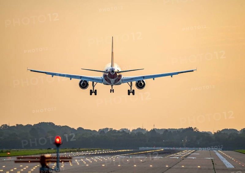 Approach to Düsseldorf International Airport, Runway North, 05L/23R, Lighting, North Rhine-Westphalia, Germany, Europe
