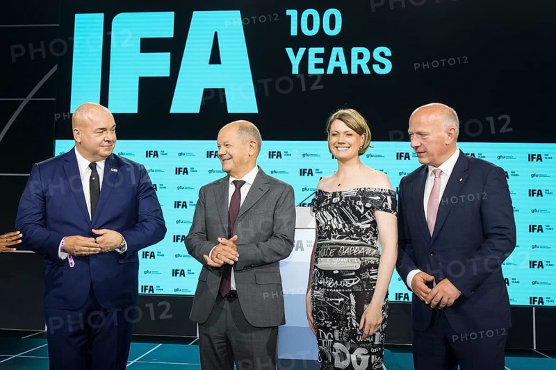 Leif-Erik Lindner (Managing Director of IFA Management GmbH), Olaf Scholz, Chancellor of the Federal Republic of Germany, SPD), Sara Warneke (Managing Director of gfu Consumer & Home Electronics GmbH) and Kai Wegner, Governing Mayor of Berlin (CDU) at the opening gala for 100 years of IFA in the CityCube, Berlin, 05/09/2024