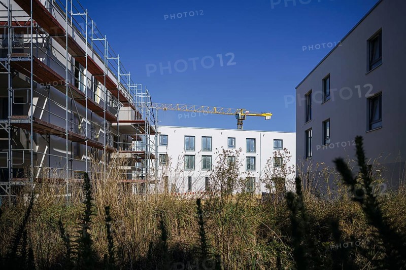 Symbolic photo on the subject of new housing construction. Buckower Felder neighbourhood on the southern outskirts of Berlin. Around 900 flats are being built on the approximately 16-hectare site. Berlin, 29.08.2024