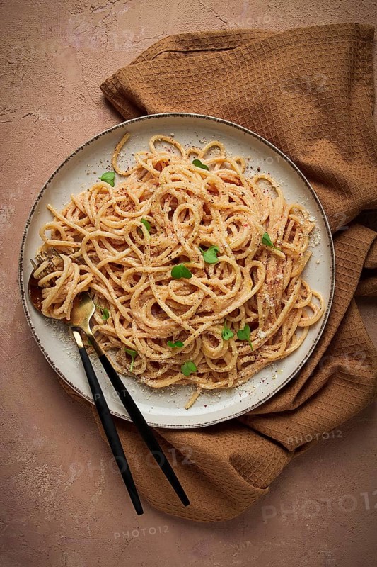 Spaghetti carbonara, in creamy garlic sauce, pasta in white sauce, homemade, no people