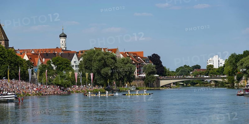 Fishermen's punt on the Danube, an old custom in Ulm, Swabian Alb, Baden-Württemberg, Germany, Europe
