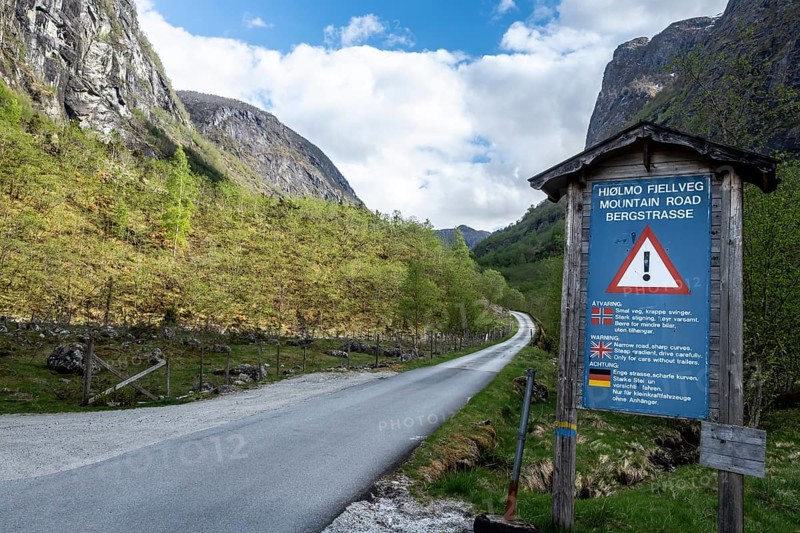 Hjølmo valley near Eidfjord at the Hardangerfjord, warning sign, dangerous and narrow mountain road, Norway, Europe