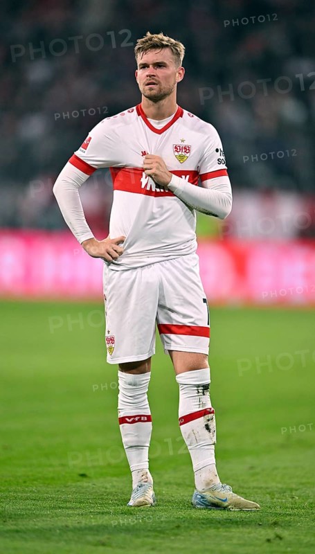 Maximilian Mittelstädt VfB Stuttgart (07) disappointed, Allianz Arena, Munich, Bavaria, Germany, Europe