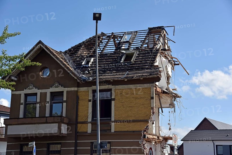 Europe, Germany, Hamburg Metropolitan Region, Lower Saxony, Stade District, Buxtehude, Old Town, Demolition of a residential building, Front and gable, Federal Republic of Germany, Europe