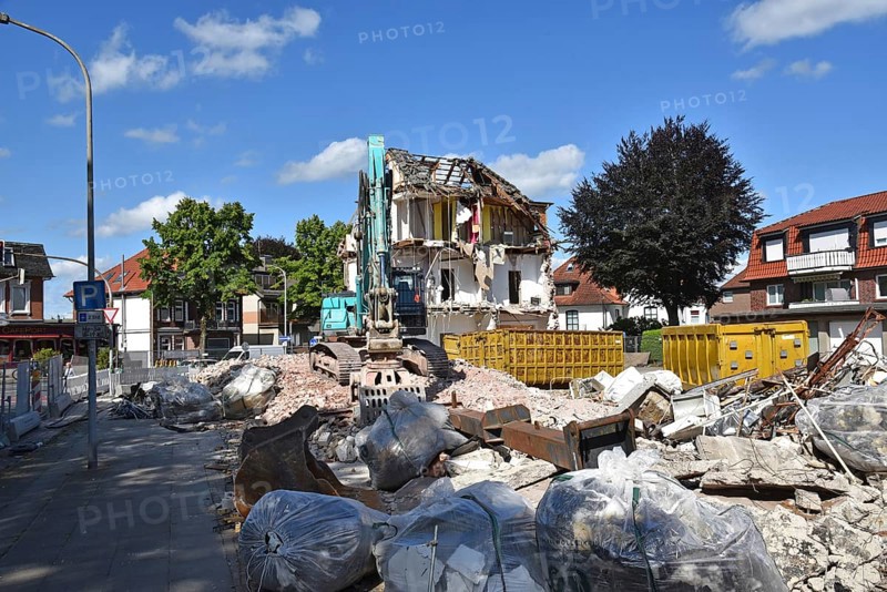 Europe, Germany, Hamburg Metropolitan Region, Lower Saxony, Stade District, Buxtehude, Old Town, Demolition of a residential building, Front and gable, Federal Republic of Germany, Europe