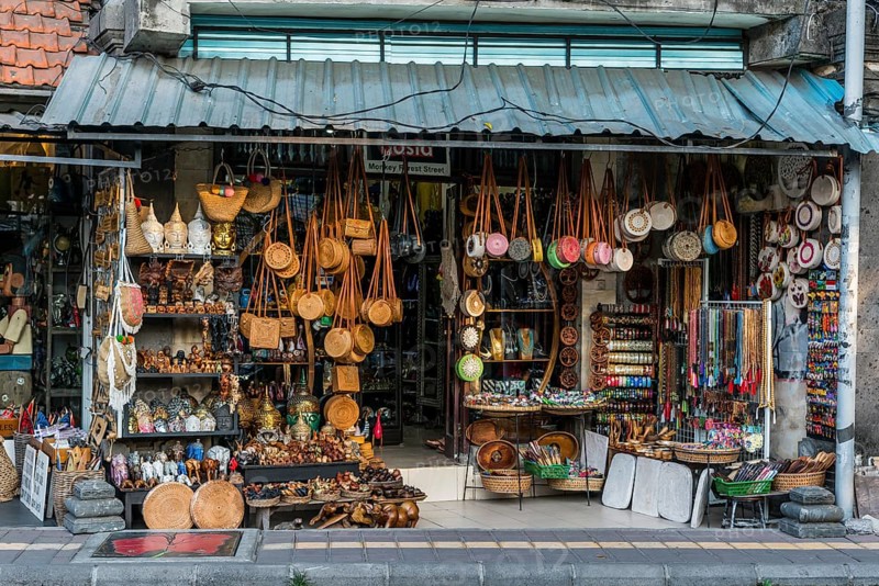 Shop, shopping street, shopping, souvenir, souvenir, bazaar, tourism, shopping, buying, trade, economy, shop, business, travel, holiday, craftsmanship, handicraft, handbag, open, opening hours, business hours, Ubud, Bali, Indonesia, Asia