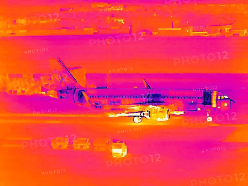 Aircraft on the apron, thermal image or thermography, symbol photo, interpolated. Stuttgart Airport, Baden-Württemberg, Germany, Europe