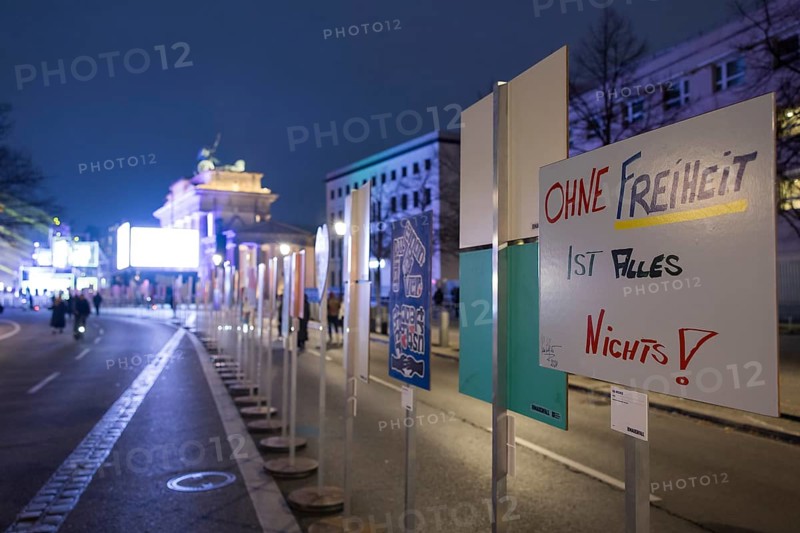Signs painted by children with, among other things, the inscription Without freedom everything is nothing on the 35th anniversary of the fall of the Berlin Wall, 8 November 2024