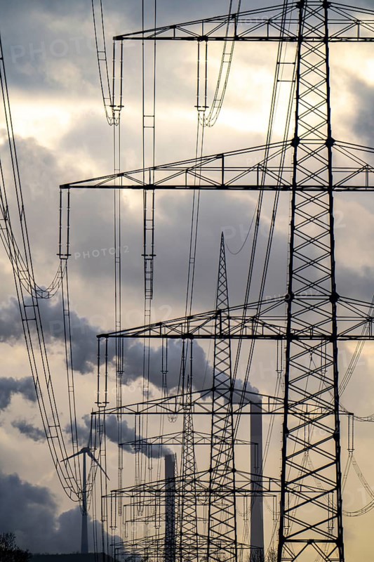 High-voltage power lines, overhead pylons, UNIPER coal-fired power plant Scholven in the background, wind turbines on the Oberscholven slag heap, Gelsenkirchen, North Rhine-Westphalia, Germany, Europe