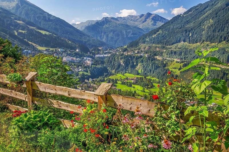 Panorama of valley and village with Radhausberg 2613m from the Gasteiner Höhenweg, Bad Gastein, Gasteiner Tal, Hohe Tauern, Pongau, Land Salzburg, Austria, Europe