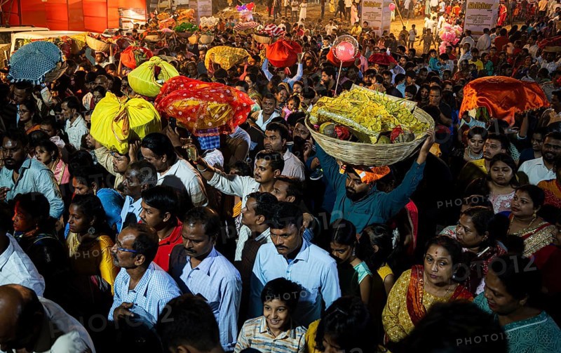 Hindu devotees crowd to perform rituals to the Sun god in the bank of Brahmaputra river on the occasion of the 'Chhath Puja' festival in Guwahati, Assam, India on 7 November 2024. Chhath Puja is a significant Hindu festival celebrated primarily in the Indian states of Bihar, Jharkhand, Uttar Pradesh, and in Nepal. Dedicated to the worship of the Sun God (Surya) and his wife Usha (also referred to as Chhathi Maiya), this festival seeks blessings for prosperity, health, and longevity