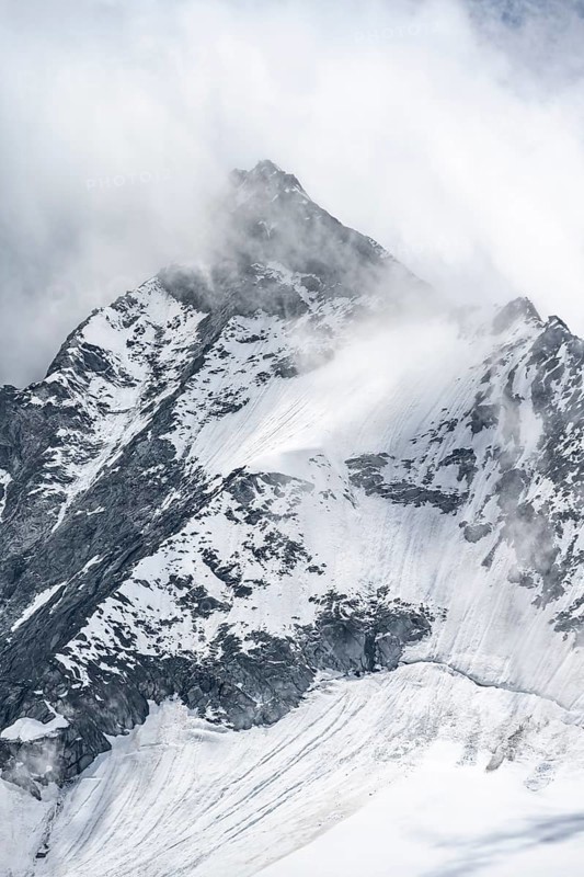 Cloudy mountain peak with snow, mountain peak Großer Möseler, Berliner Höhenweg, Zillertal Alps, Tyrol, Austria, Europe