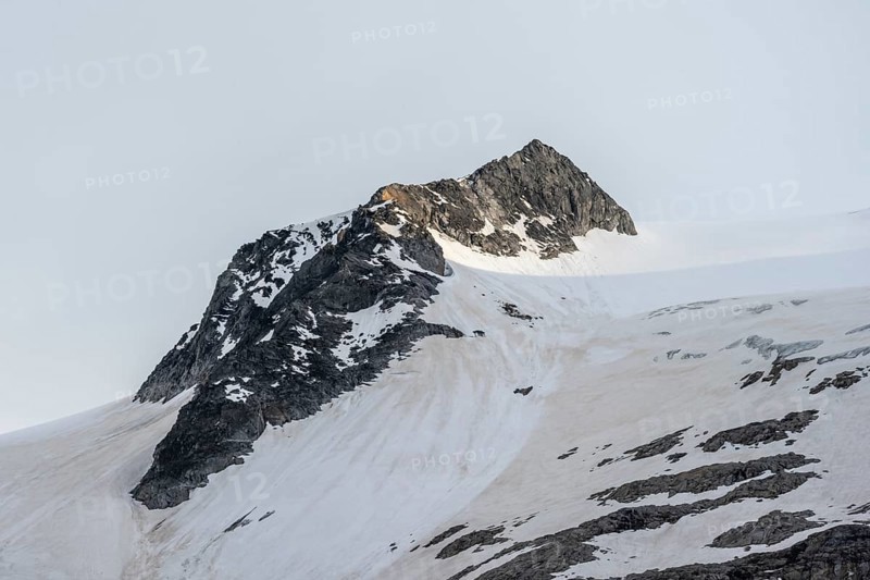 Gipfel Felsköpfel below the Schwarzenstein with Schwarzensteinkees, Zillertal Alps, Tyrol, Austria, Europe