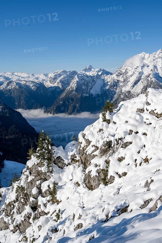 Snow-covered mountain landscape with mountain panorama on the Jenner, view of the Steinernes Meer, Berchtesgaden National Park, Berchtesgaden Alps, Schönau am Königssee, Berchtesgadener Land, Bavaria, Germany, Europe