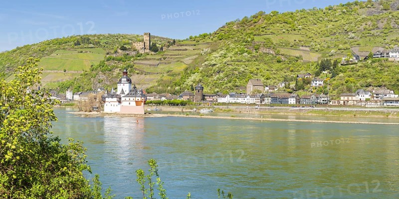 Pfalzgrafenstein Castle, also known as the Pfalz near Kaub, Falkenau rock island in the Rhine, Gutenfels Castle behind it, Upper Middle Rhine Valley World Heritage Site, Rhineland-Palatinate, Germany, Europe