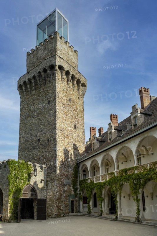 Inner courtyard and keep of Rothschild Castle, Waidhofen an der Ybbs, Mostviertel, Lower Austria, Austria, Europe