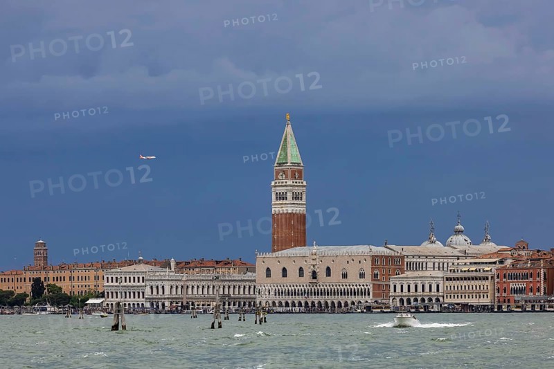 City view of Venice, view of the city from the Canale della Giudecca. St Mark's Square, St Mark's Basilica, Basilica di San Marco, St Mark's Tower, Campanile San Marco, Doge's Palace, Palazzo Ducale, Venice, Venezia, Veneto, Italy, Europe